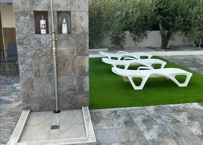 Karma Villa Berja